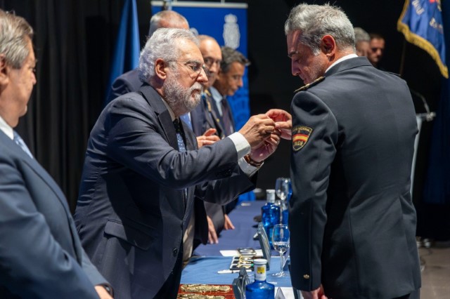 Santalices destaca a entrega profesional das Forzas e Corpos de Seguridade no Día da Policía Nacional 